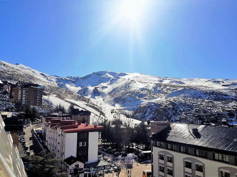 Apartamentos Sierra y Sol - Junto a la plaza - B&B Sierra Nevada