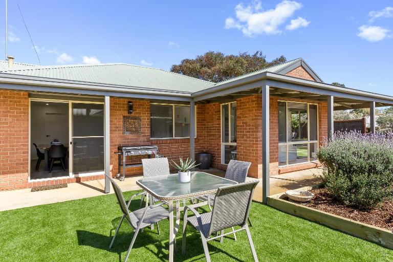 2 Bedroom Unit - Close To The Beach - Free Parking - Free WIFI - Bed and Breakfast Ocean Grove
