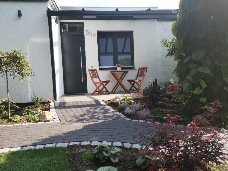 Bungalow am Stadtwald, 24h Check-in - Bed and Breakfast Wolfsburg