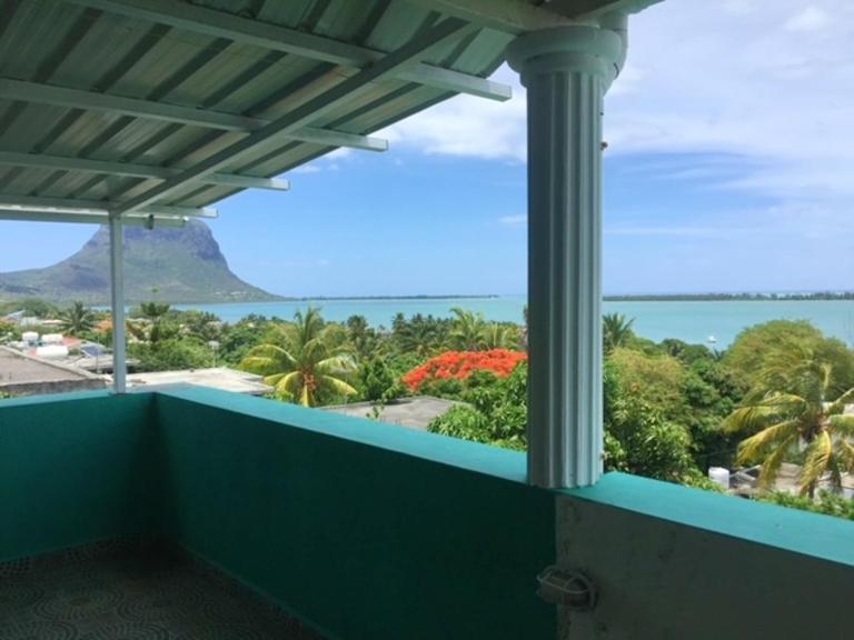 Sea View Apartment in La Gaulette - 30 m² + Terrace - Bed and Breakfast La Gaulette