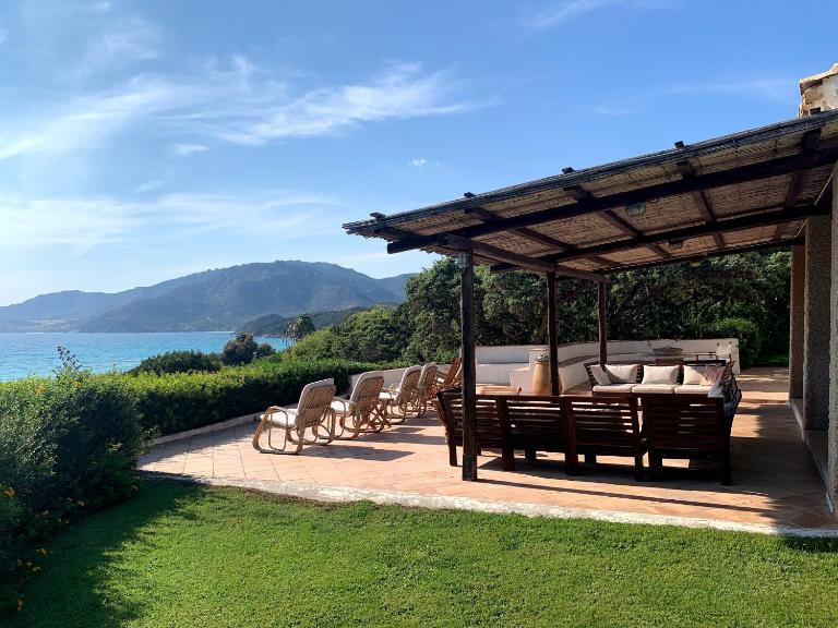 Villa Blu - con vista e accesso privato sul mare - B&B Villasimius