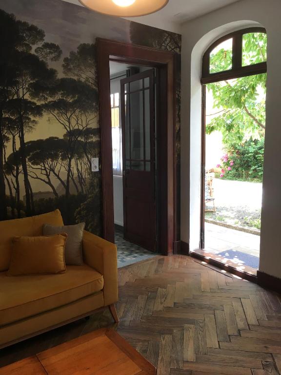 Charmant appartement sur cour, Le Cerisier - B&B Bagnères-de-Bigorre