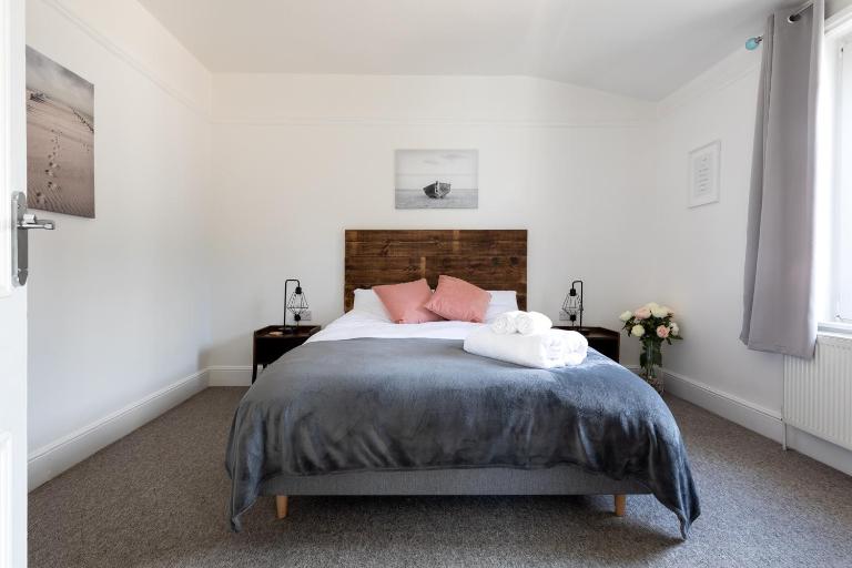 Coastal Home with Parking, Fast WiFi & Near Beach - B&B Falmouth