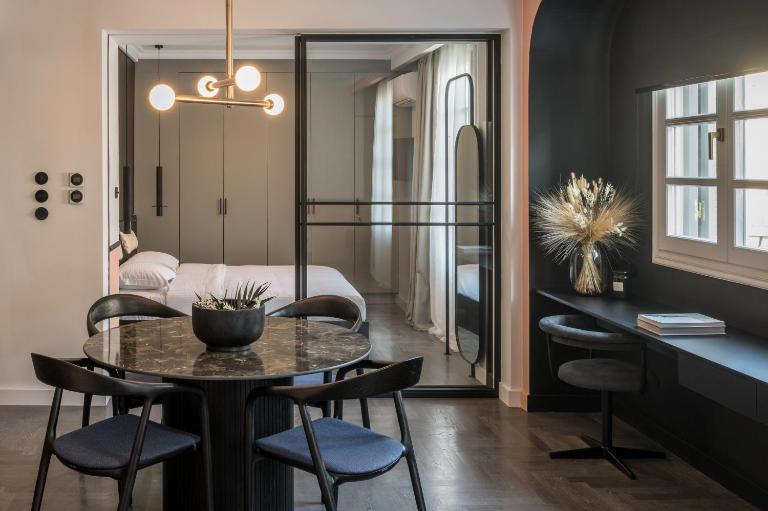 72 AD Urban Comfort Suites - Bed and Breakfast Thessaloniki