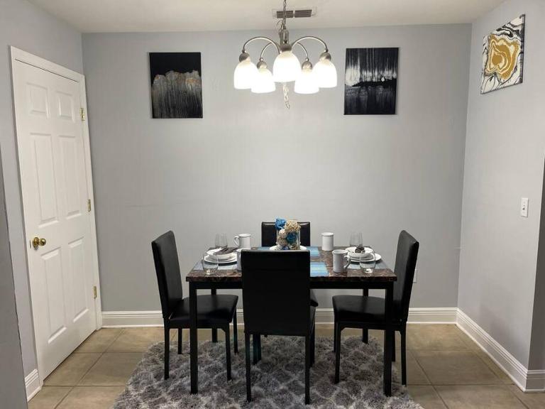 Cheerful 3-bedrooms with free parking on premises - B&B Tallahassee