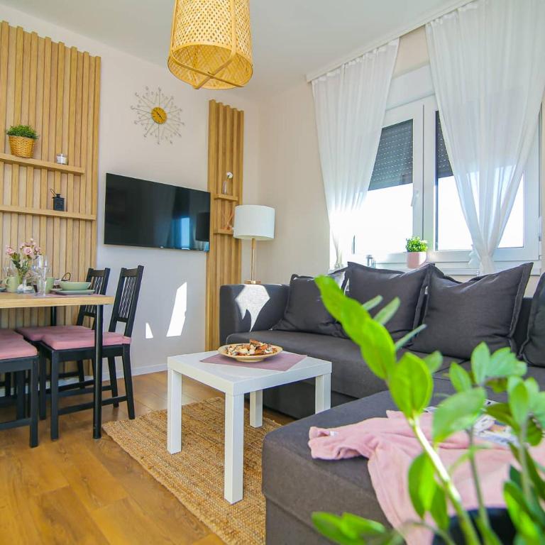Narcis 17 - novonamesteni apartman sa prelepim pogledom na Tornik - Chambres d'hôtes Zlatibor
