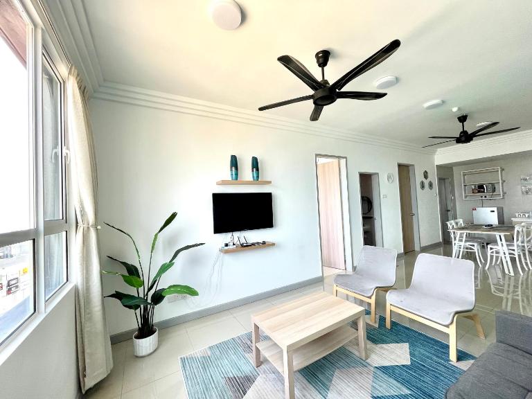 New Seaview Families Suite - Breezy Blue - B&B Kuala Terengganu