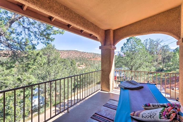 Wraparound Balcony & Mtn Views: Home in Sedona - Bed and Breakfast Sedona