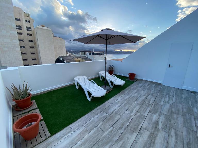 Holiday Home & Rooftop Lounge - Chambres d'hôtes Las Palmas de Gran Canaria