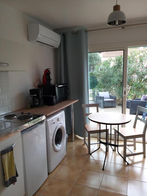 Rez de jardin cosy avec terrasse fleurie - B&B Arles
