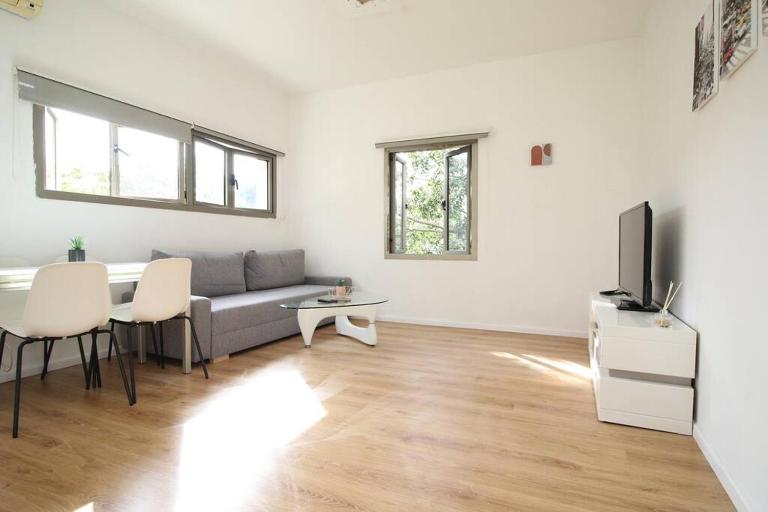 Peaceful Apartment Next To Gordon Beach By Vacay - Ferienwohnung Tel Aviv