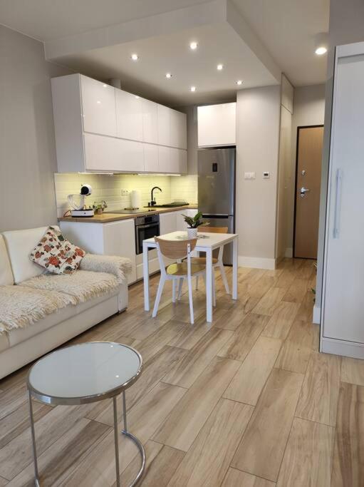 Sweet Apartment vis-a-vis Medicover and Paley Institute - B&B Varsovia