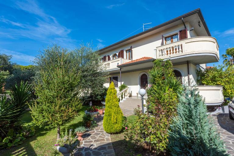 Residenza Tirrenia by Mmega - B&B Marina di Massa