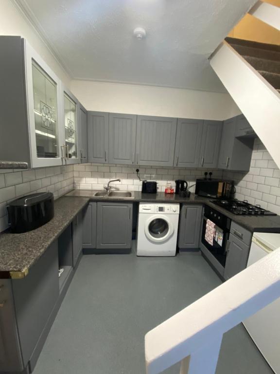 Glenashdale 28 A 1/R Boyd Street Largs KA308LE - Bed and Breakfast Largs