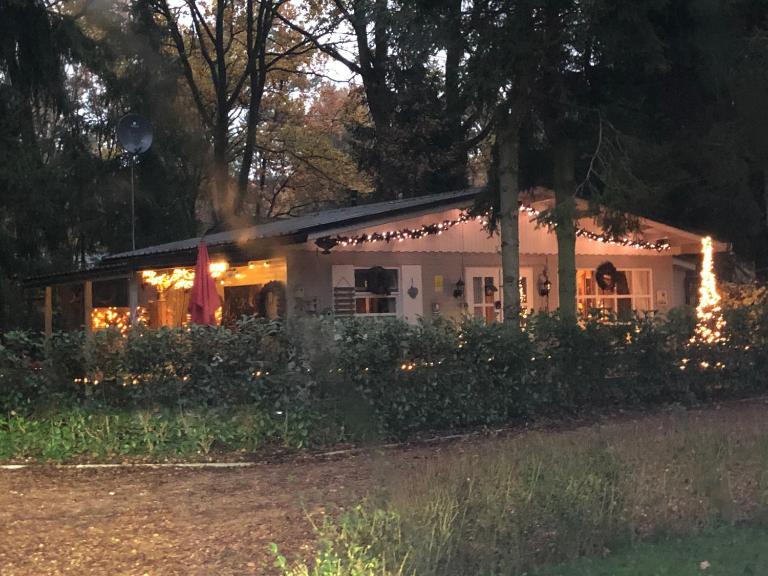Chalet Luxe Free Wifi Netflix - B&B Zutendaal