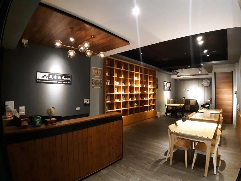 藏青民宿The Wind Guesthouse-Youth inn - Chambres d'hôtes Tainan