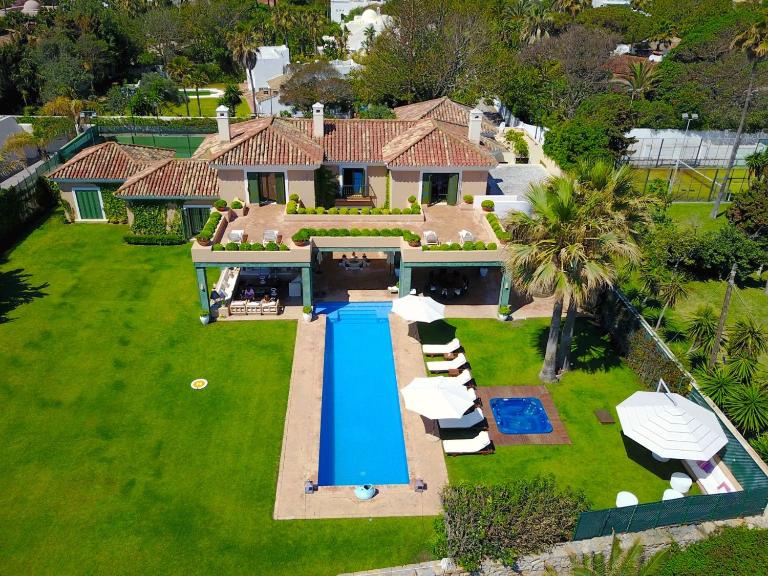 Las Ranas CASASOLA BEACH & GOLF VILLA - B&B Estepona