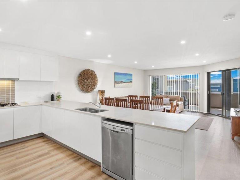 Villa Serene 3, 6-10 Market Street - Surfside Apartments WiFi, water views, Air Con, Pool - Ferienwohnung Fingal Bay