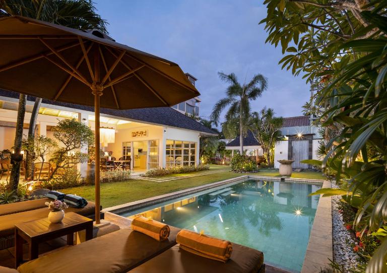 2BR Private Villa Seminyak, Villa Kiran One - B&B Seminyak