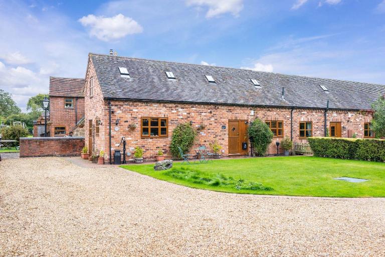 The Pigsty - 3 Bedroom Barn Conversion - B&B Coventry