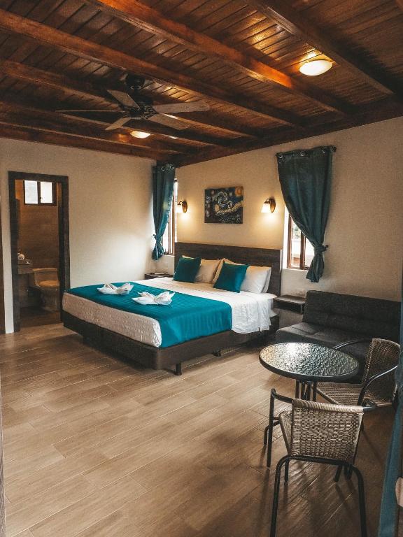 Toucan Platinum Suites Aparthotel - Chambres d'hôtes Mindo