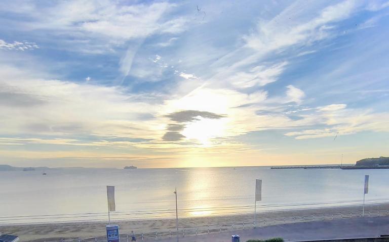 Sunrise View - Beachfront Apartment, Weymouth - B&B Weymouth
