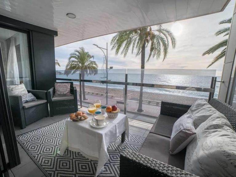 Lujoso apartamento a 1a línea del mar - B&B Lloret de Mar