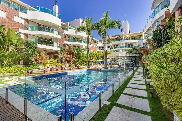 Boulevard 129E - Excelente apartamento em condomínio de luxo no centro de Bombinhas - Piscina - Jacuzzi - Academia - Portaria 24h. - B&B Bombinhas