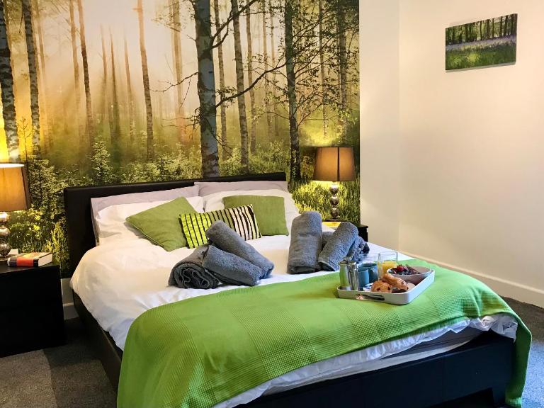 Stylish 3 bedroom house only 5 mins from M6/M58 - B&B Wigan