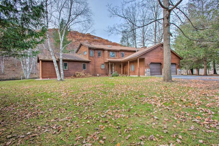 Riverfront Manton Cabin w/ Pool Table & Fire Pit! - B&B Manton