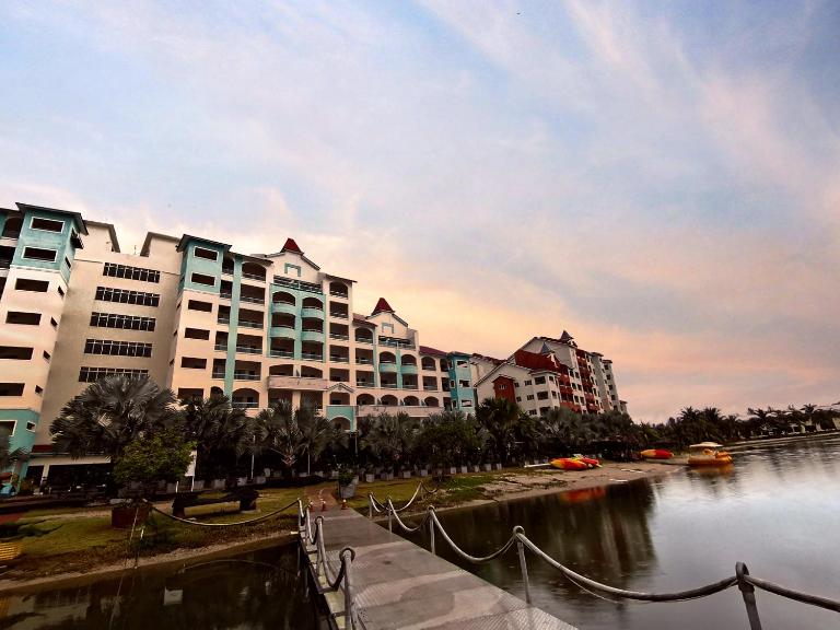 Marina Island Lumut HomeHotel - Bed and Breakfast Lumut