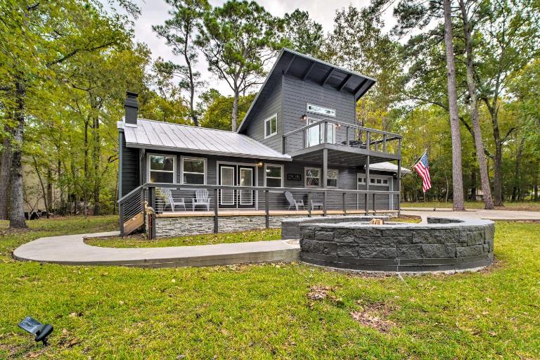 Cape Royale Cottage w/ Fire Pit & Water Views - B&B Coldspring