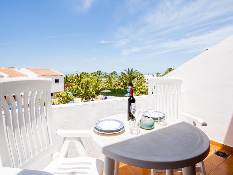 2007 Garden Chic, HEATED POOL! - Bed and Breakfast Arona