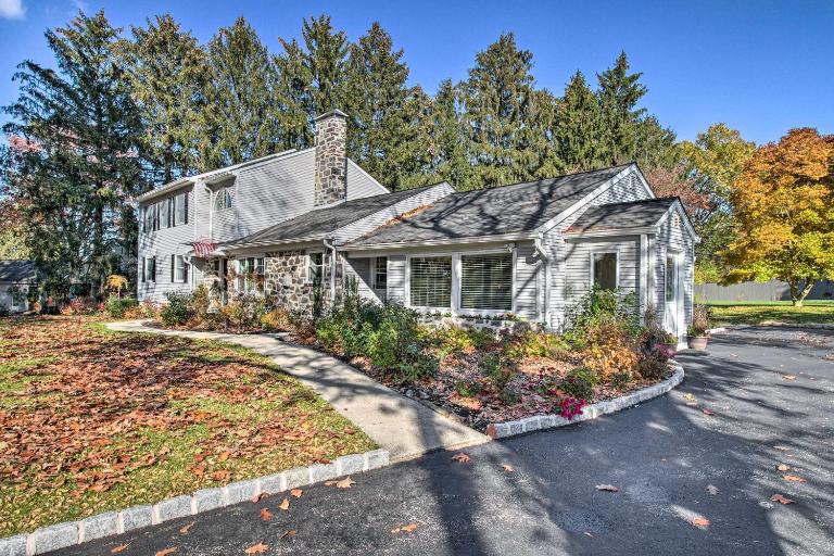 Near Philly & PGA Champ! Inviting Home w/ Yard - B&B Wayne
