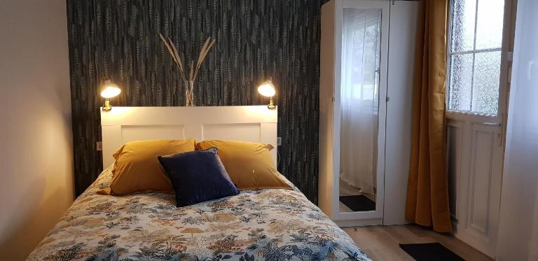 Agréable petite maison proche Joigny - B&B Chamvres