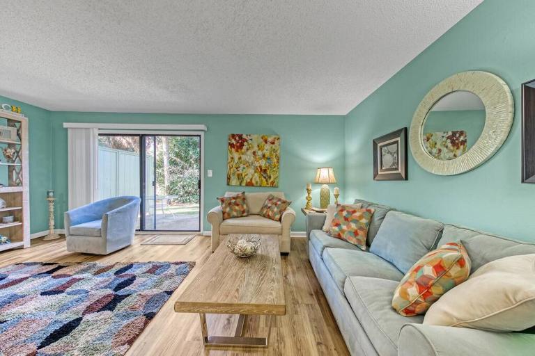 SOUTH BAY BY THE GULF- Private beach access, Community pool, Foosball - B&B Destin