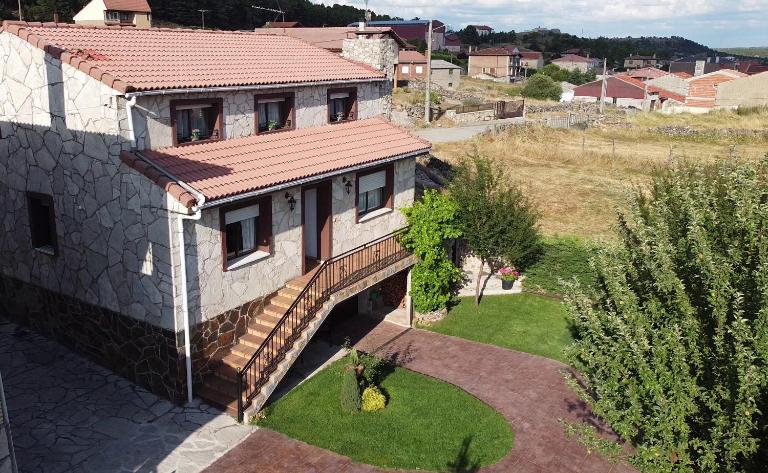 CASA RURAL COSTALAGO - B&B Hontoria del Pinar