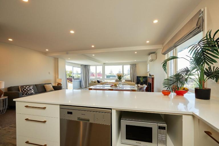 Close To Beach, Sunny, Getaway - KK16786 - B&B Kaikoura