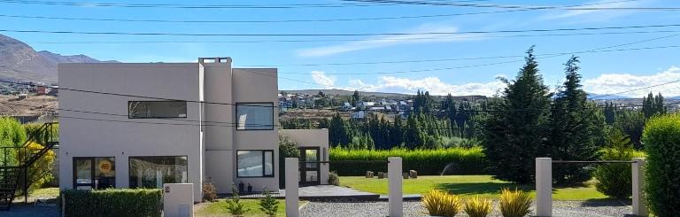 CASA LUMINOSA CON PARQUE y VISTA ESPECTACULAR - B&B El Calafate