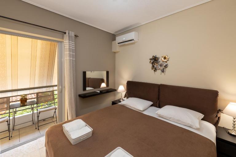 A&J Apartments or Rooms athens airport - B&B Markópoulo
