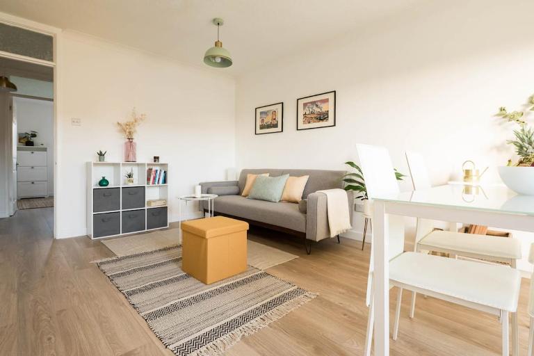Stylish apartment with balcony, minutes from beach - B&B Redcar