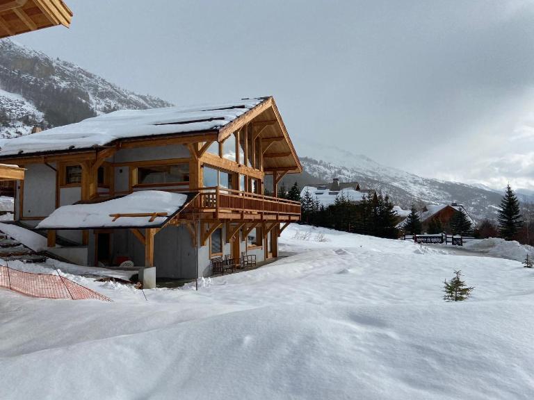 Chalet Serre Chevalier à 1500 M - Chambres d'hôtes Le Monêtier-les-Bains