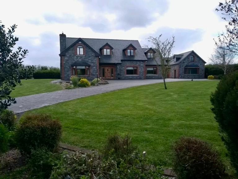 Carraig House Sleeps 2 Pets Allowed - B&B Cavan