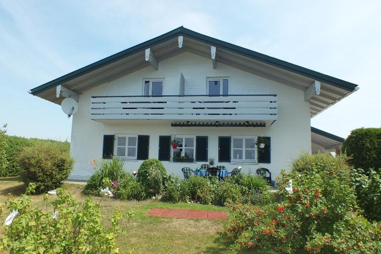 Haus Chiemseeblick - Ferienwohnung Grabenstätt