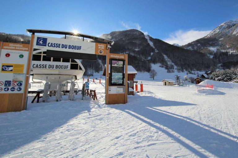Charming Apartment With Swimming Pool - B&B La Salle les Alpes