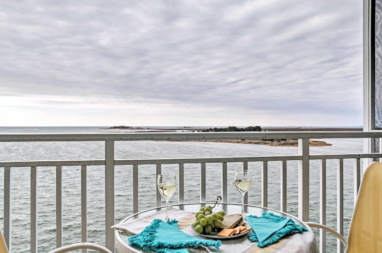 Waterfront Chesapeake Bay Condo w/ Boat Slip! - Ferienwohnung Crisfield