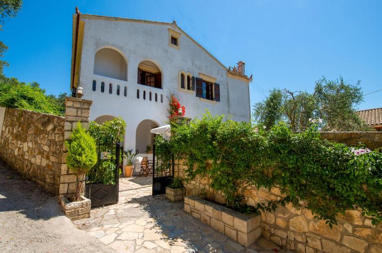 Villa Eleni Paxos - Chambres d'hôtes Gáïos