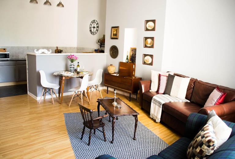 Characterful Abode with FREE parking. - B&B Liverpool