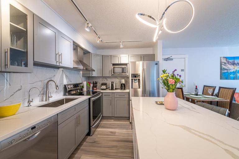 4 Bedrooms Suite Combo for Group of Families - Windtower Lodge - B&B Canmore