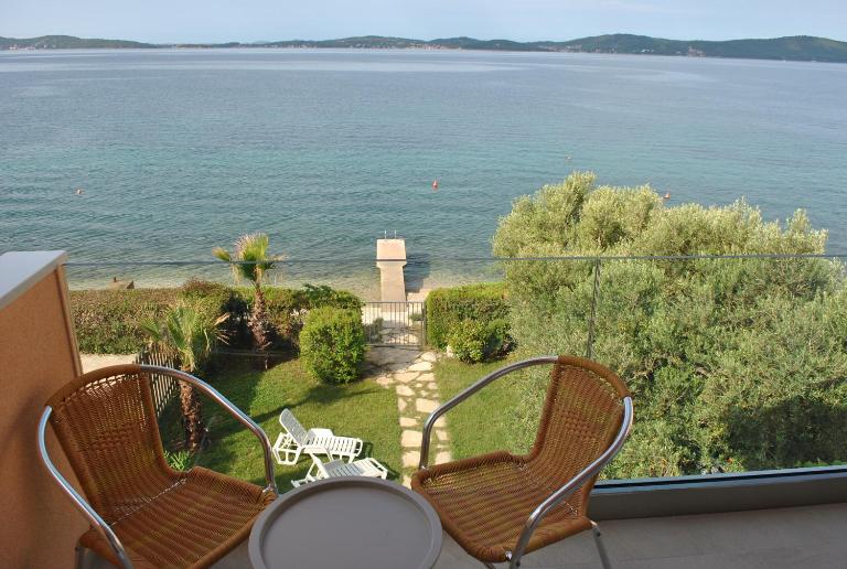 Direct Seafront Villa - B&B Bibinje
